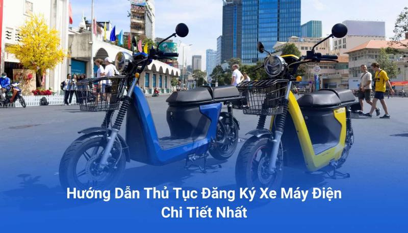 Người dân Hà Nội làm thủ tục đăng ký xe máy điện VinFast tại cơ quan công an