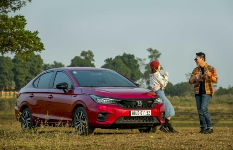 Người Việt lái xe điện Honda Benly e: di chuyển trong bối cảnh đô thị Việt Nam nhộn nhịp
