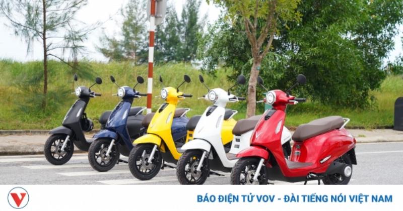 Cận cảnh pin LFP và cổng sạc của xe điện VinFast Evo200