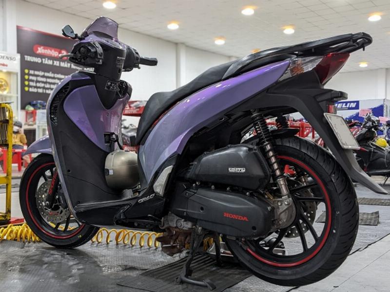 So sánh xe máy SH với xe máy điện nhập khẩu, ưu nhược điểm từng loại
