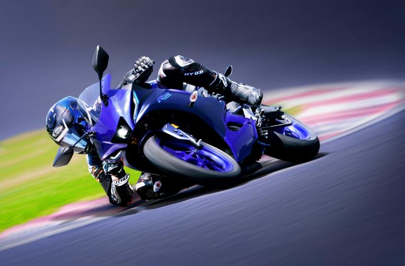 Yamaha R15 V4 giá bán mới nhất