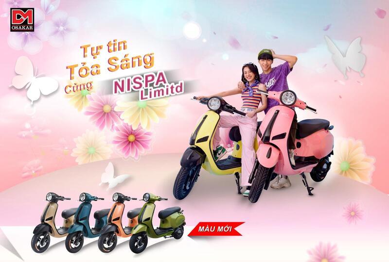 Hinh anh xe may dien Vespa di chuyen nhe nhang tren duong pho Viet Nam, the hien phong cach