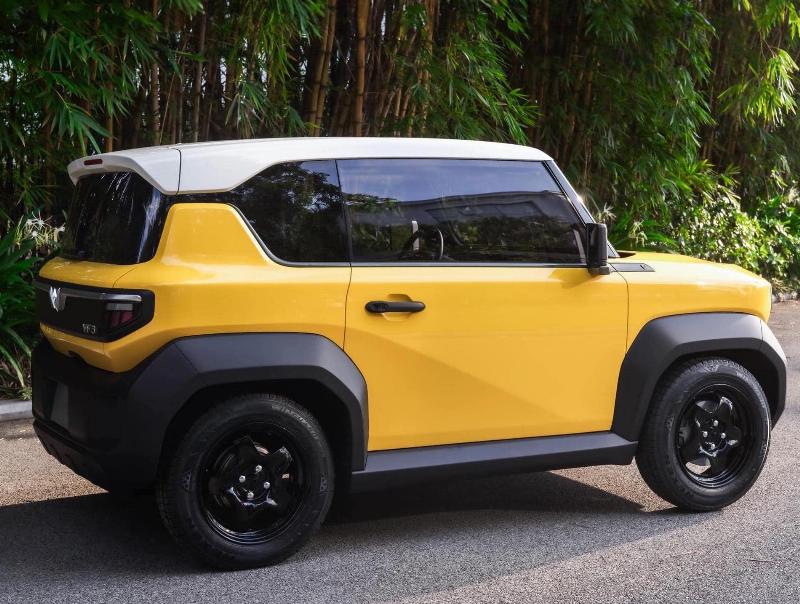Xe điện mini màu hồng nhỏ gọn