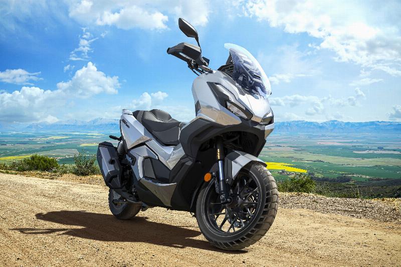 Honda ADV 160 Black vận hành êm ái trên mọi địa hình