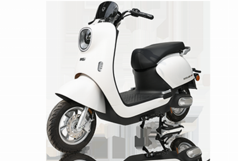Xe máy điện nhập khẩu với thiết kế độc đáo hiện đại và màu sắc ấn tượng khác biệt.