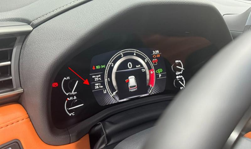Đồng hồ công tơ mét của xe máy điện hiển thị quãng đường 1 vạn km (10000 km)