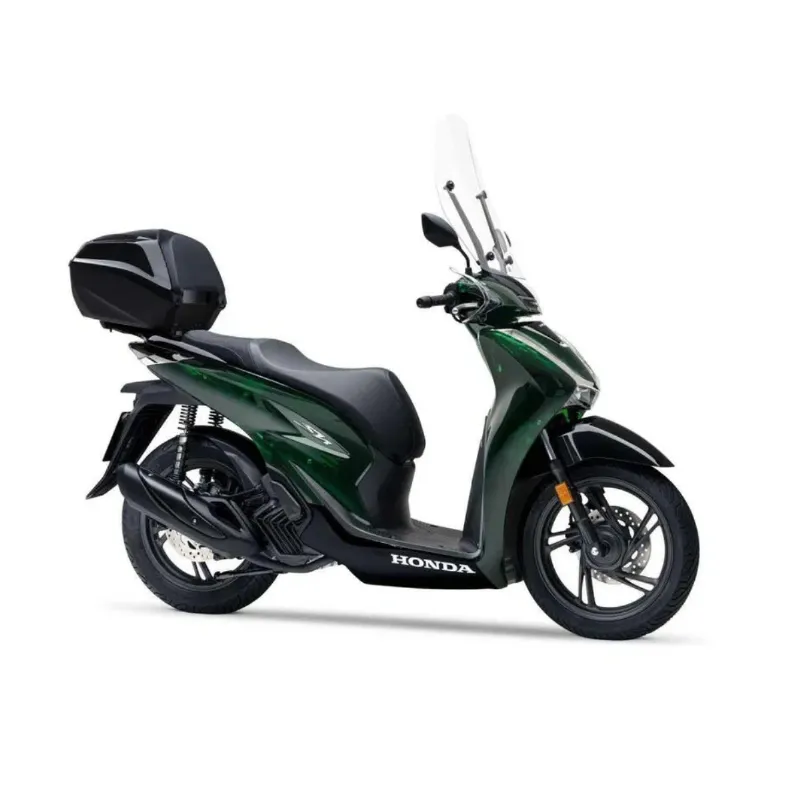 Một chiếc Honda Click 125 LED 2024 màu sắc bắt mắt được trưng bày tại cửa hàng, gợi ý về giá bán xe nhập khẩu.