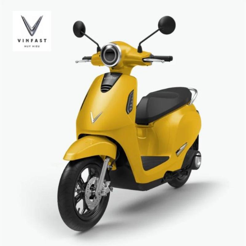 Minh họa công nghệ pin LFP trên xe máy điện VinFast Evo 200 khi sạc tại nhà dễ dàng