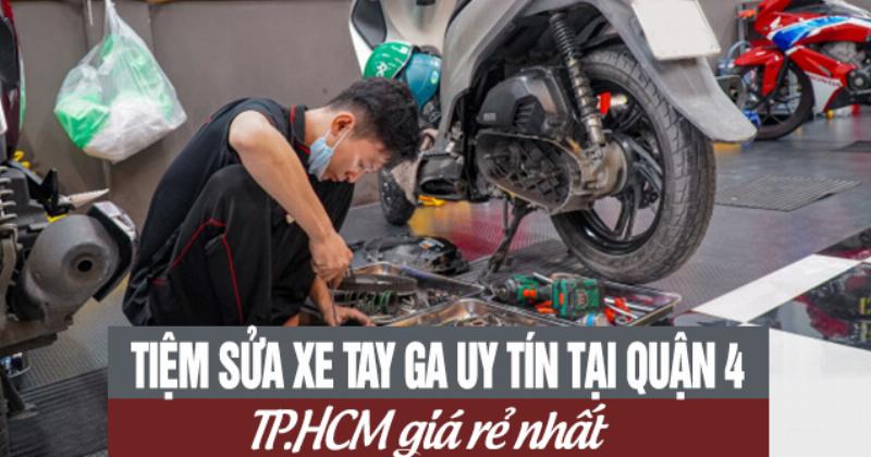 Thợ sửa chữa chuyên nghiệp đang kiểm tra hoặc thay thế phuộc xe Wave tại tiệm