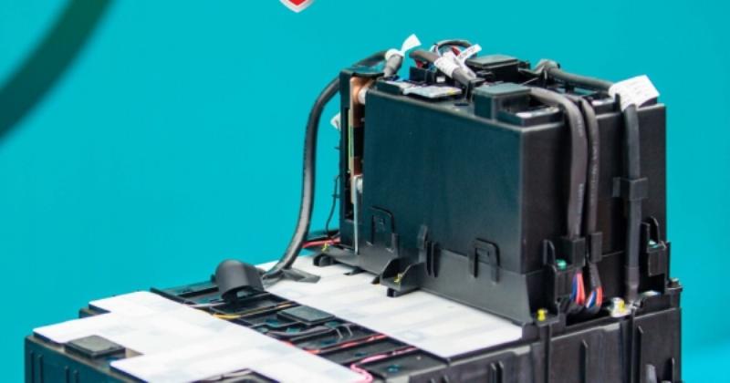 Hình ảnh minh họa việc xác minh thông tin khi giao dịch mua bán xe máy